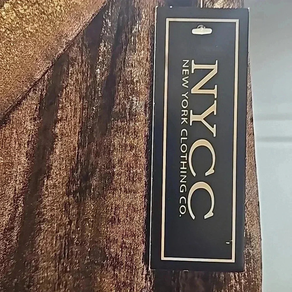 NYCC Gold shiny skirt with front split and belt. Size M. - Picture 2 of 3